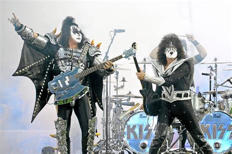 kiss gig